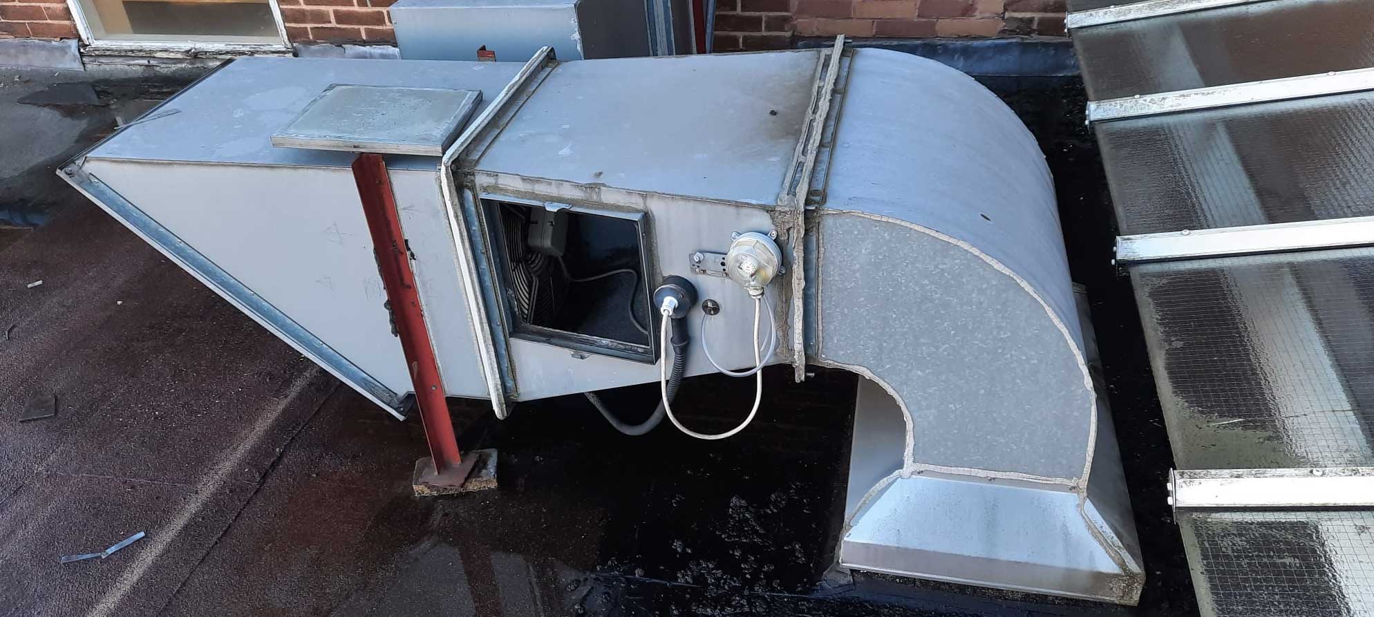 Commercial kitchen extraction system cleaning